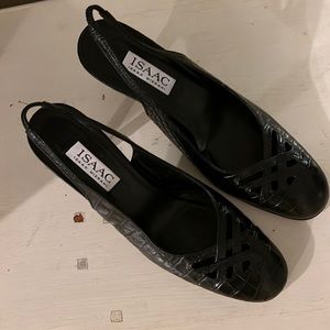 Worn once! Size 9, very pretty shoe! Black